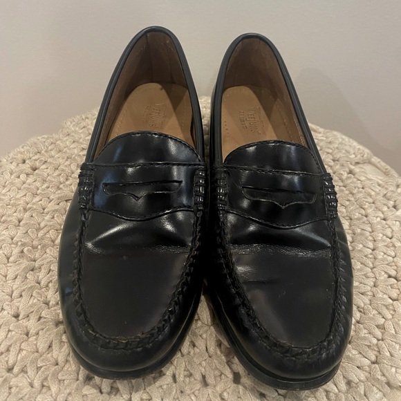 G.H. Bass & Co Weejuns Black Patent Leather Penny Loafers - Picture 3 of 17